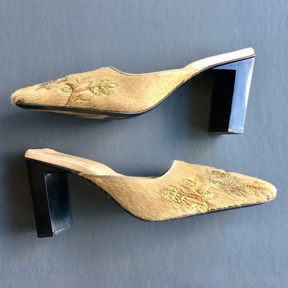 GUESS Fur Champagne Embroidery Leather Mules Heels - Picture 2 of 9